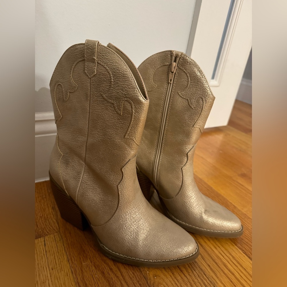 Mix No. 6 Brycen Cowboy Boot in Beige/Gold Metallic from DSW